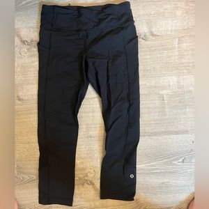 Black Lulu Lemon Cropped leggings